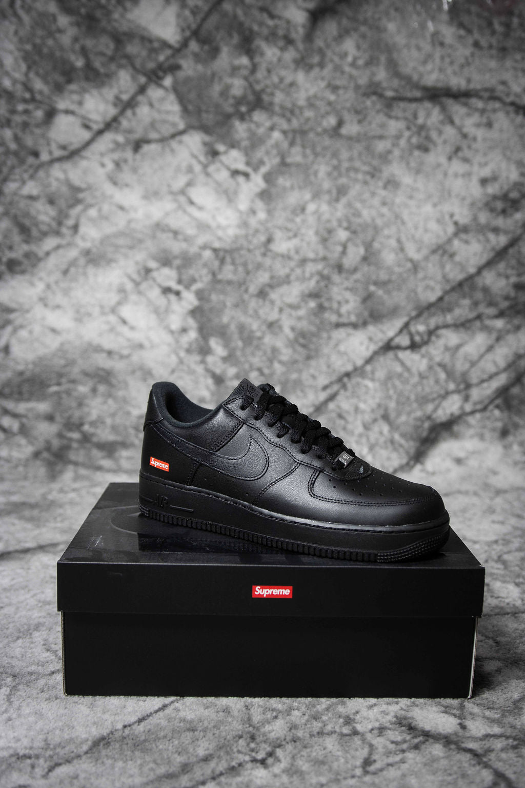Nike Air Force 1 Low x Supreme Black