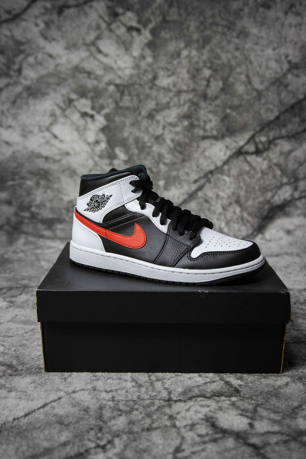 Jordan 1 Mid Chile