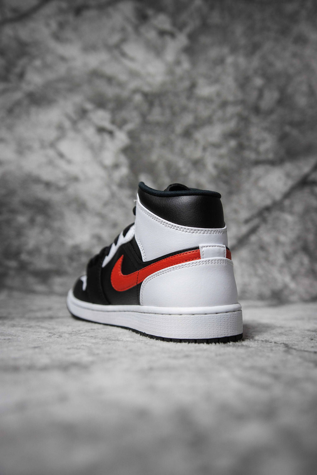 Jordan 1 Mid Chile