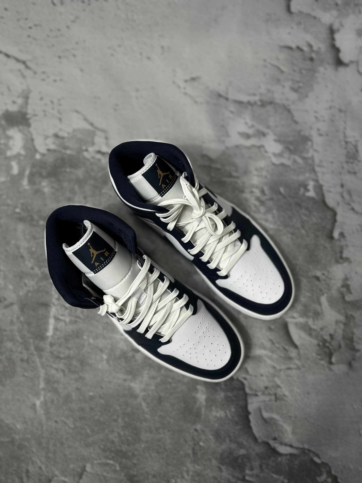 Jordan 1 Mid Navy