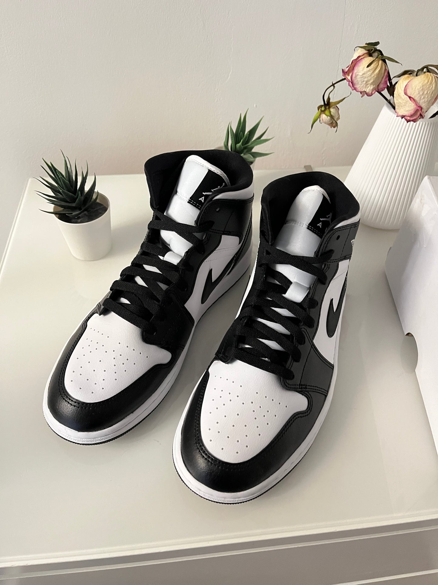 Jordan 1 Mid Panda W