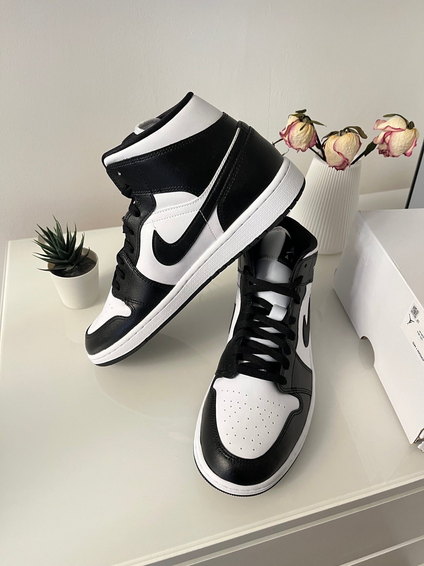 Jordan 1 Mid Panda W