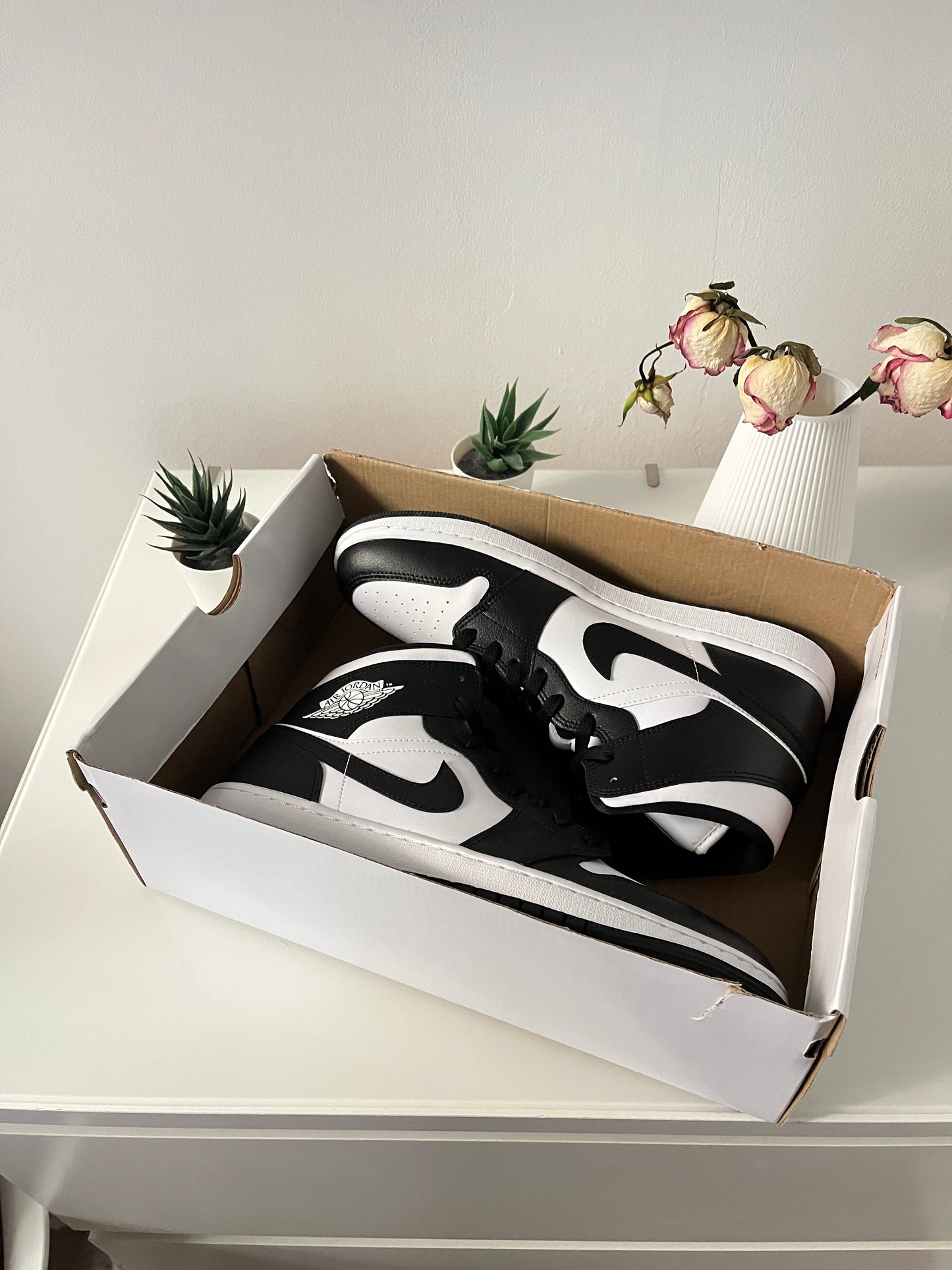 Jordan 1 Mid Panda W