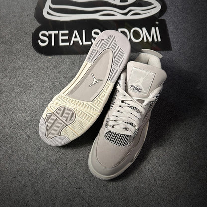 Jordan 4 Frozen Moments W